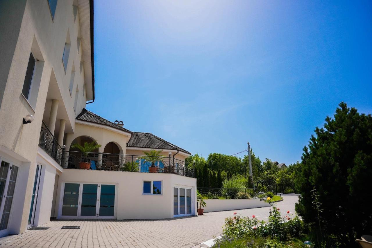 Aparthotel Panoramis Residence Oradea Luaran gambar